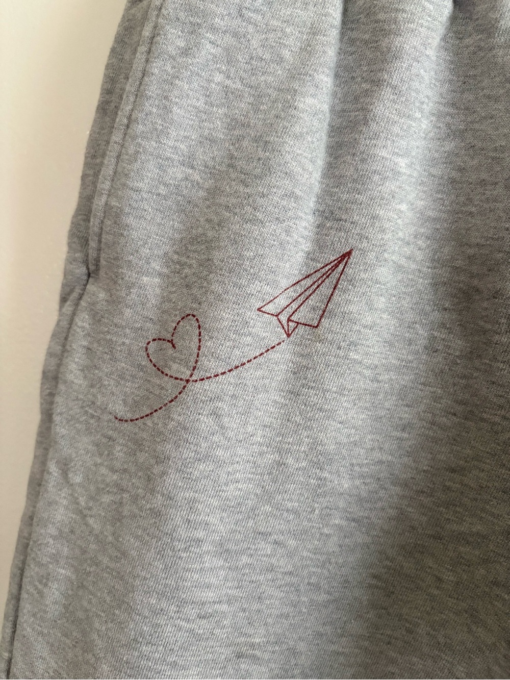 Pact Airplane Collection Joggers Grey Embroidered Paper Airplane Heart Size S - Picture 2 of 12